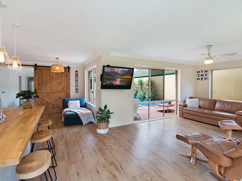 4 Bedroom Home in Kingscliff with pool, walking distance to beach and shops