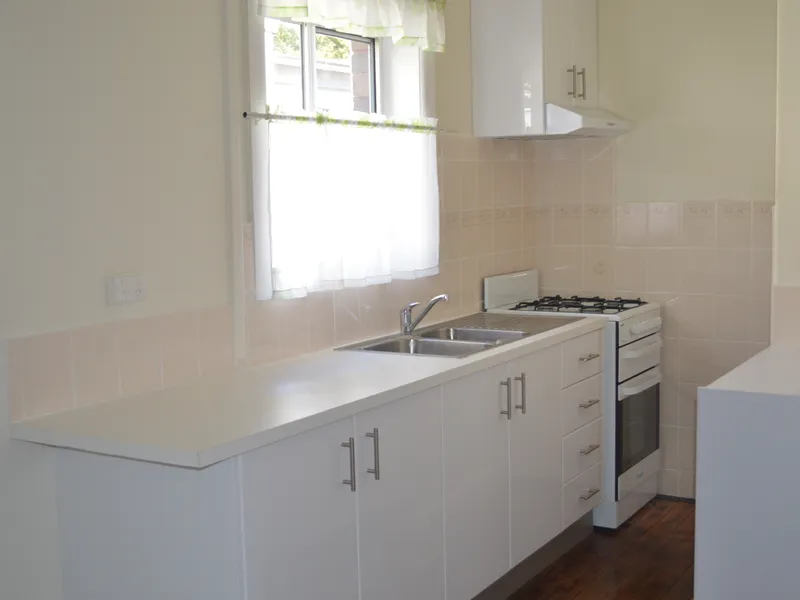 1 WEEK FREE RENT! Spacious Two Bedroom + Study Apartment