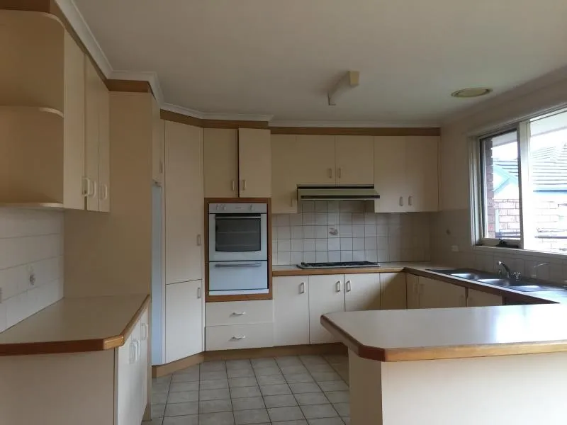 Fabulous good size Unit with Ducted Heating and Floorboards.