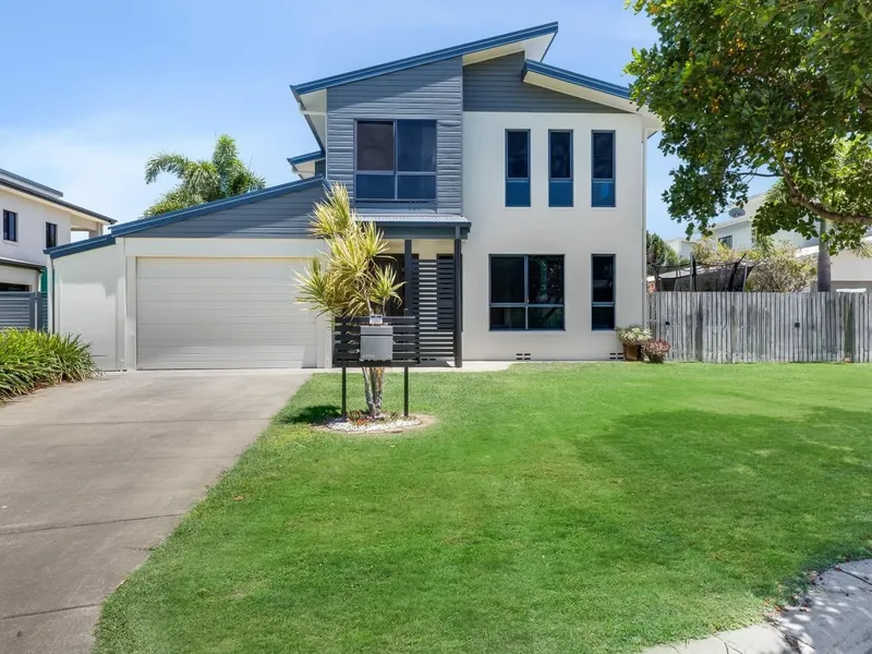 ELEGANT BEACHSIDE FAMILY HOME