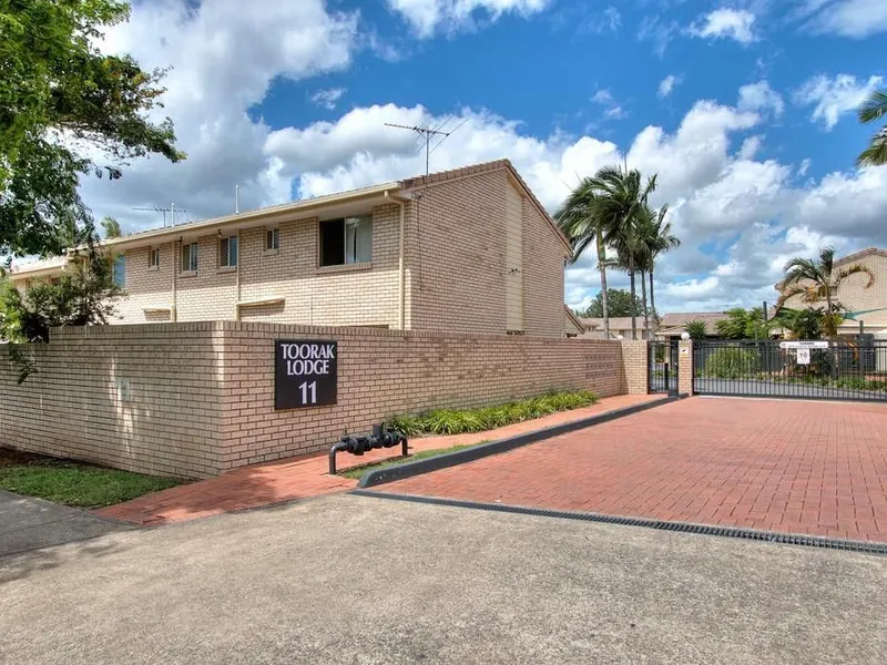 Lovely 3 Bedroom Townhouse in Secure Complex-Pool