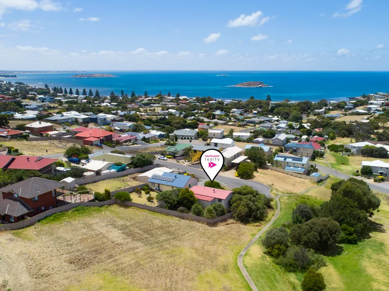 TRENDY BEACH HOME WITH SEA VIEWS
