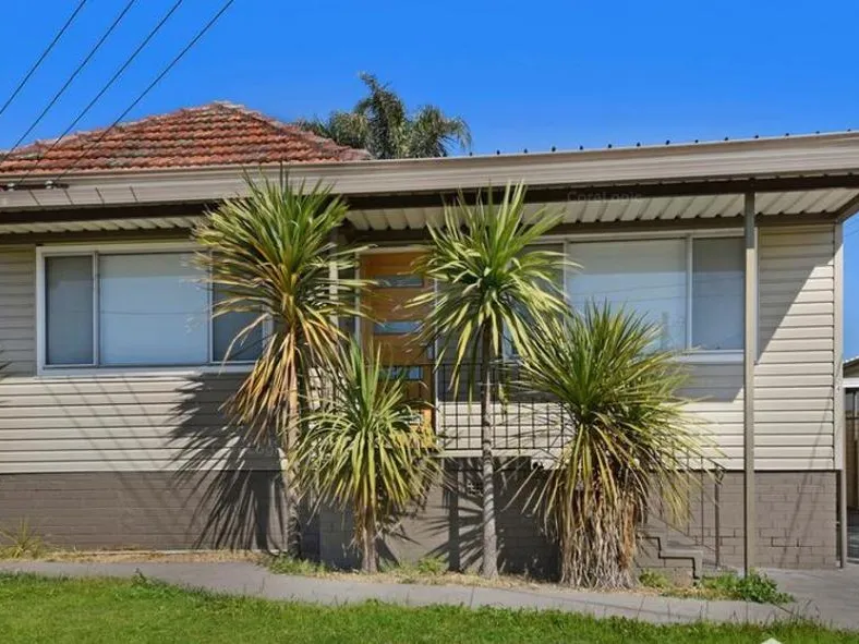 Lovely Three Bedroom Plus Study House In Sort After Area