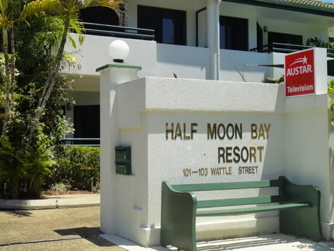 3 Bedroom Unit PLUS Business Opposite 18 hole Golf Course