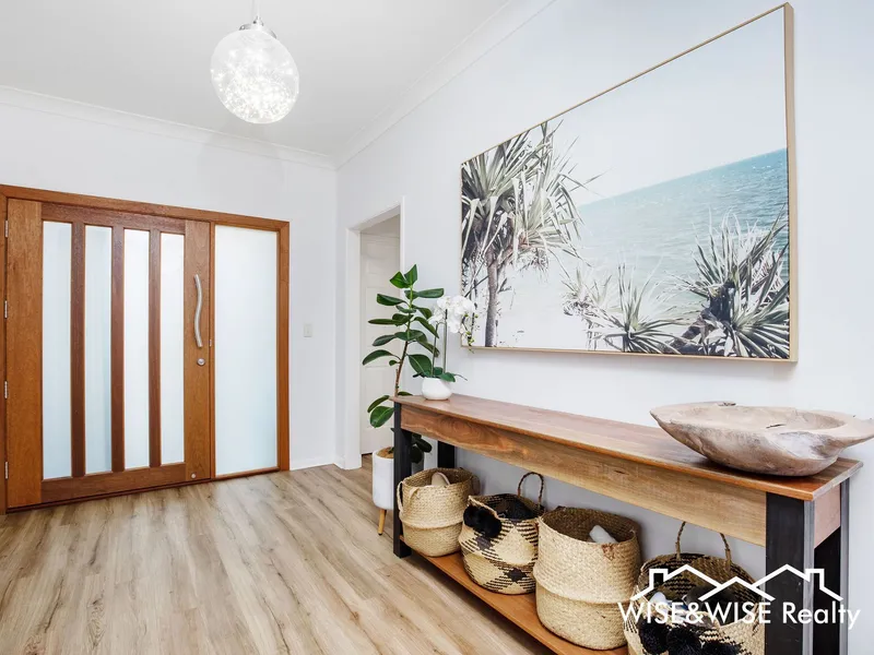 EXECUTIVE, MODERN 5 BEDROOM AND AN OFFICE, 3 LIVING AREAS, 2.5 BATHS, FAMILY HOME, NEAR BURLEIGH BEACH, AMAZING SCHOOLS, & OUR BEAUTIFUL GC LIFESTYLE.