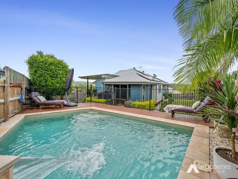 Privacy, Pool, Perfect Set up!