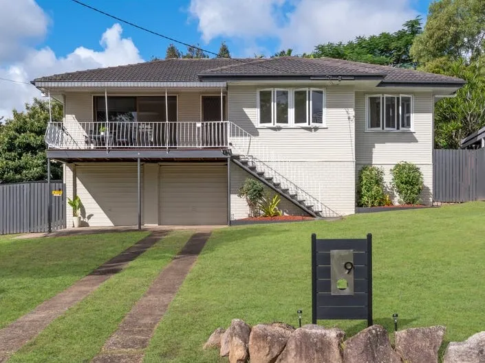 Discover this 3-Bedroom Charm at 9 Loombah Crescent, Just 12km from Brisbane's Heartbeat! Perfect for Families