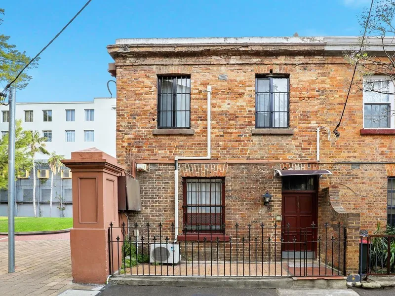 Ultra Convenient Location with Parking, 500M To Finger Wharf Woolloomooloo