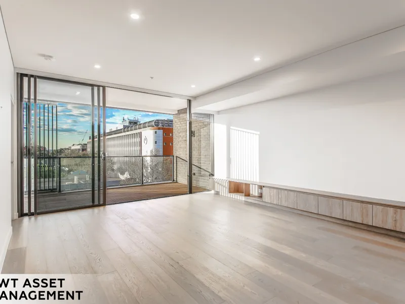 MODERN 2 BEDROOM APARTMENT NEAR NEW