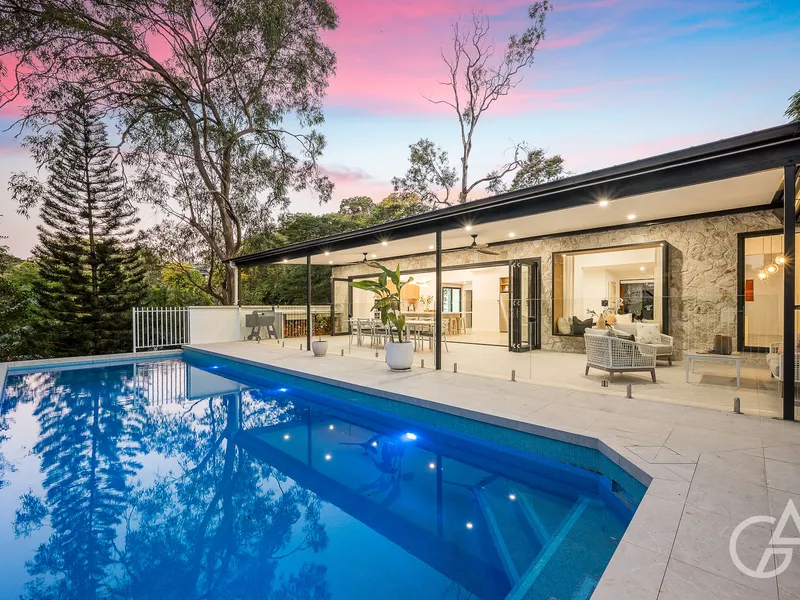 Exceptional Executive Contemporary Residence