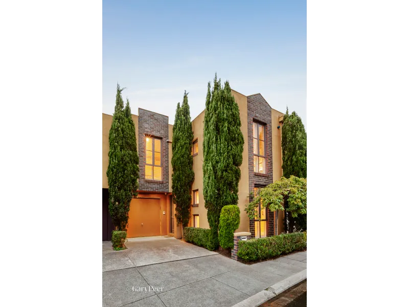 Luxurious northern light filled parkside rarity