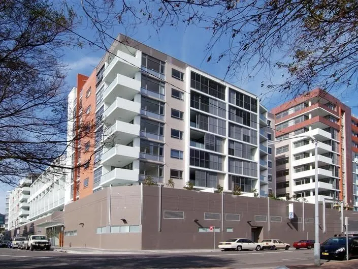 Modern and spacious 2br apartment in Pacific Square