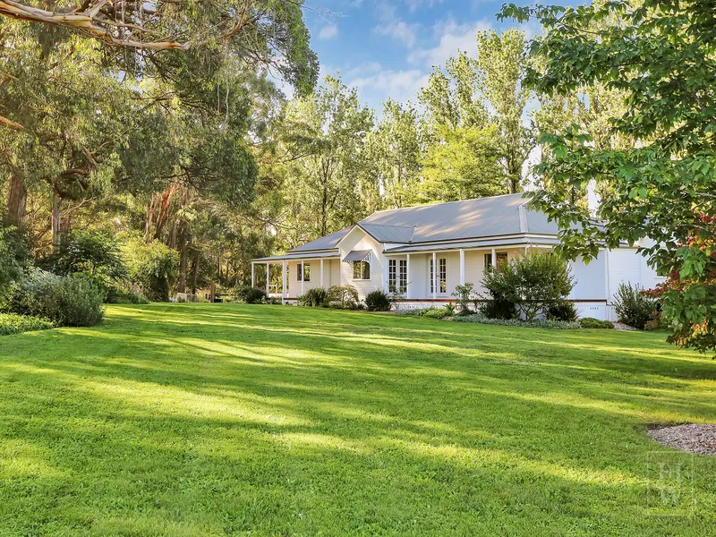 Country Sophistication on 5 glorious acres.