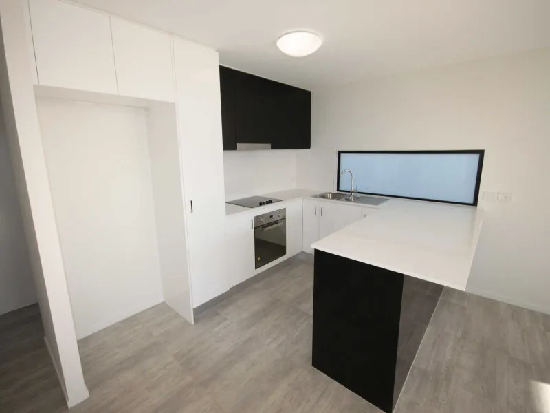 City Views - Top Floor: Best Apartment In the Building!