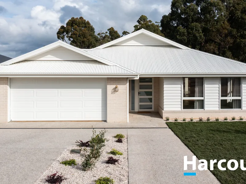 Breathtaking Newly Completed Hamptons Style Home!