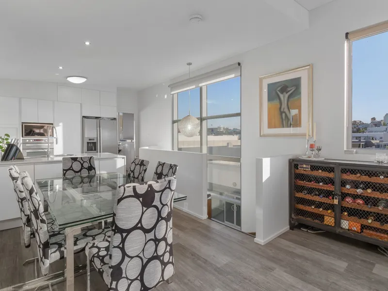 Fantastic Opportunity Positioned Perfectly on the Cusp of New Farm - WATER INCLUDED IN RENT