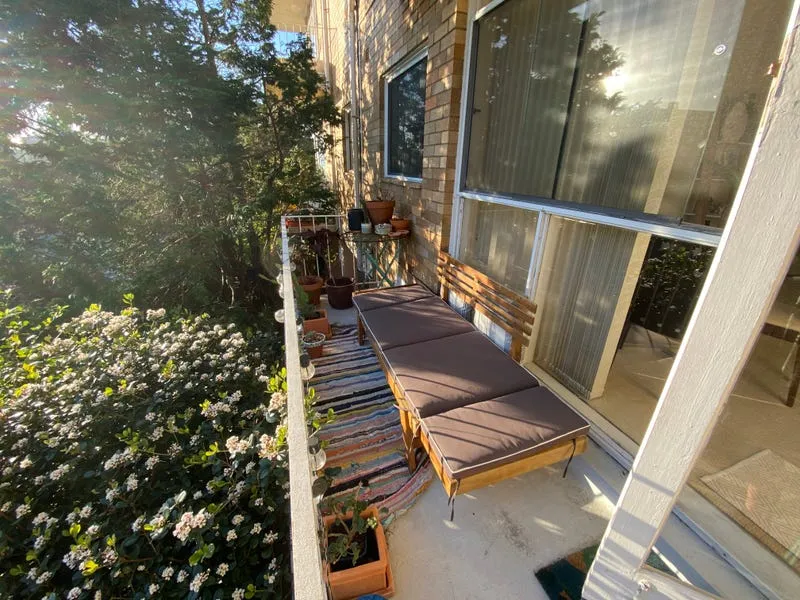 Furnished Apartment in Convenient Central Locale