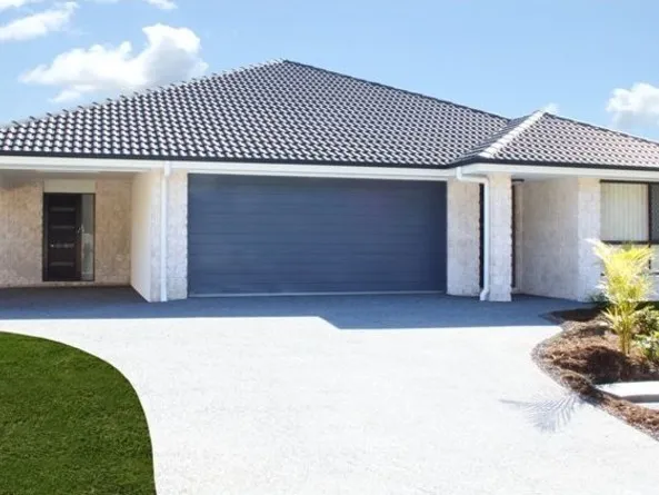 MOVE IN AND ENLOY THIS MODERN DUPLEX