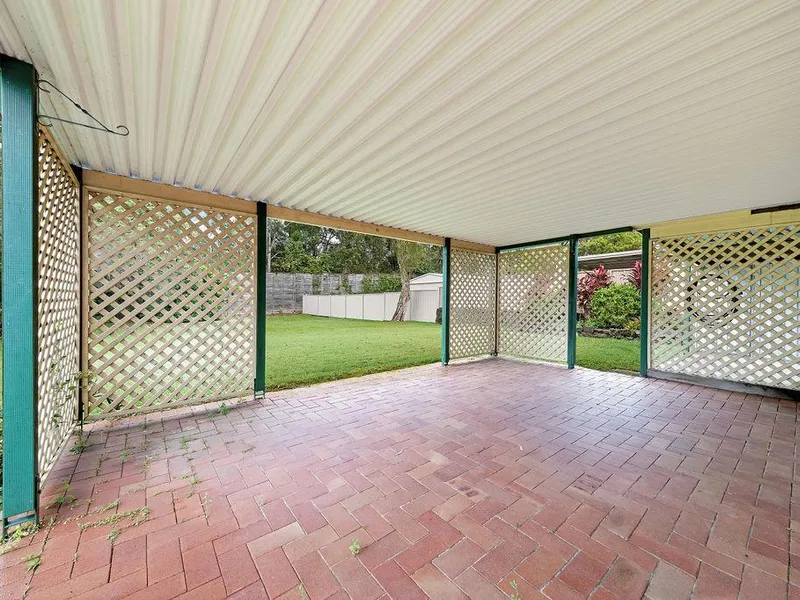 Brilliant sized backyard, and walking distance to school!