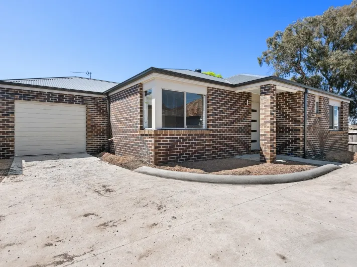 BRAND NEW TOWNHOUSE, QUIET COMPLEX CLOSE TO ALL AMENITIES