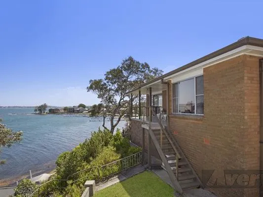 CRYSTAL CLEAR ABSOLUTE WATER FRONTAGE