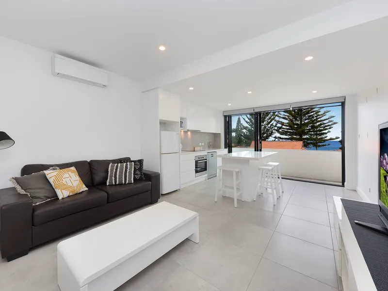 Fully Furnished Apartment Opposite Coogee Beach 