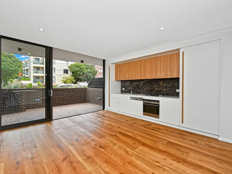 One Bedroom Apartment With Courtyard + Car Space