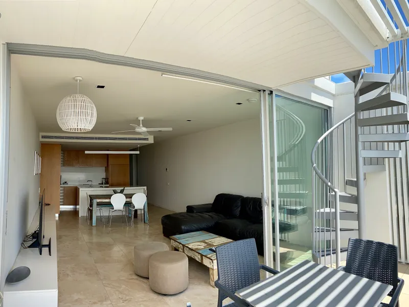 Walk to the beach. Resort Apartment