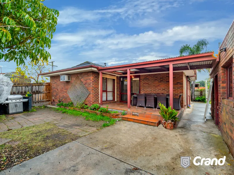 NICELY PRESENTED 3 BEDROOM HOUSE IN A CONVENIENT PLACE IN DANDEONG NORTH