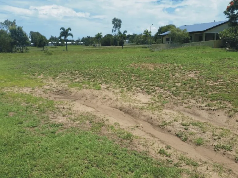 BEACH LAND IN CUL-DE-SAC