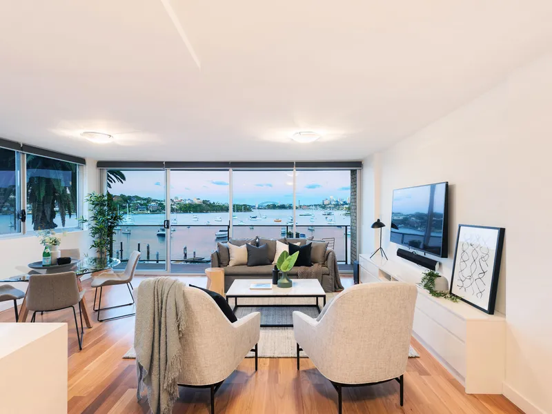 Stylish Waterfront Apartment With Harbour Bridge View