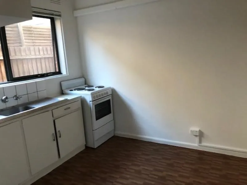 Private Ground Floor Two Bedroom Apartment In McKinnon School Zone