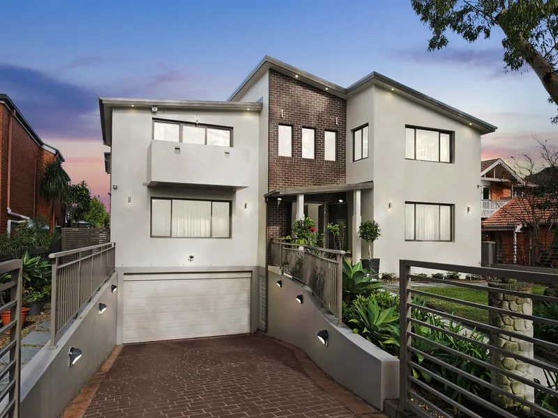 Showcasing Remarkable Luxury, Family Living & Entertaining