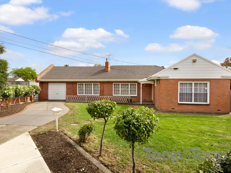 Wonderful opportunity on 752 sq.m. approx. in highly sought after Flinders Park with in-ground pool