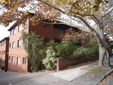 IDEALLY LOCATED ONE BEDROOM UNIT - WALK TO CBD!
