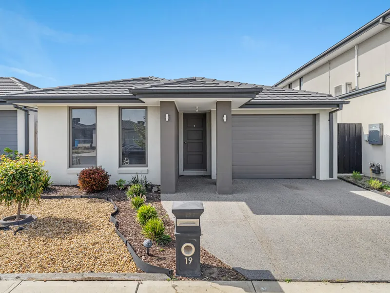 Near New in awesome location!