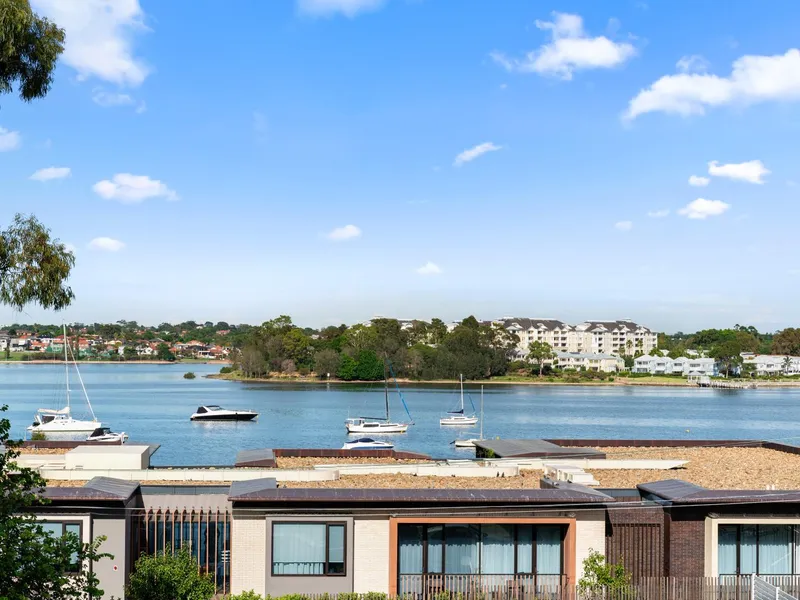 Large Waterview Apartment