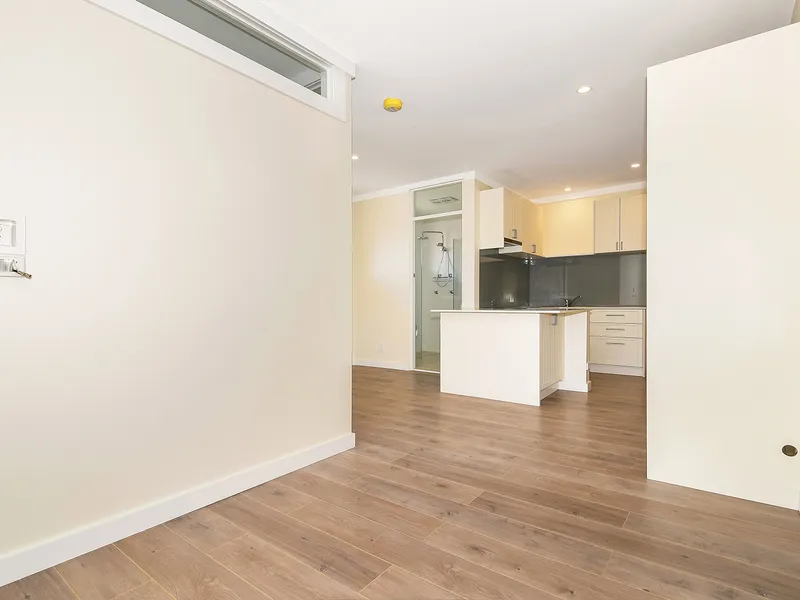 Compact and functional 1 bedroom unit near Dee Why Park, small pet allowed
