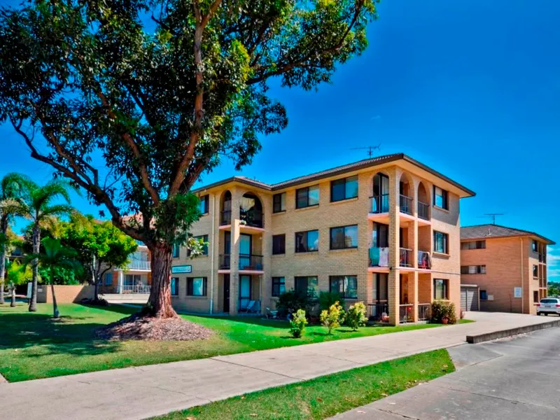 UNIT IN BEAUTIFUL BATTERY HILL