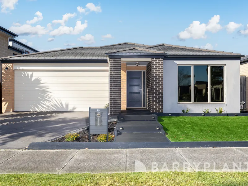 CONTEMPORY FAMILY STUNNER.