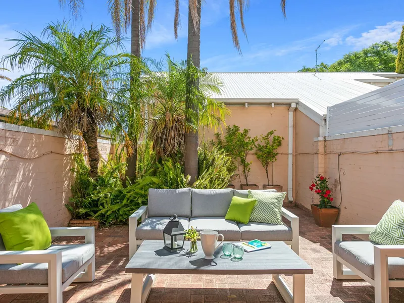 Big townhouse living with a lot of flexible space