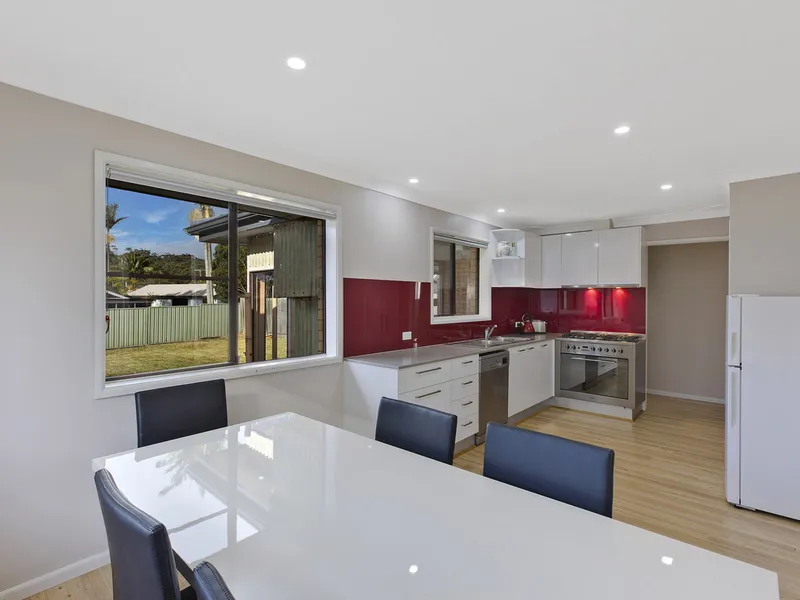 Stylish Single Level Home, Relaxed Lifestyle Location