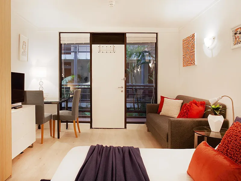 Furnished Studio - Walk to Train Station - Bills Included