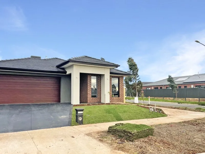 Parkside Corner Charm Close to Amenities