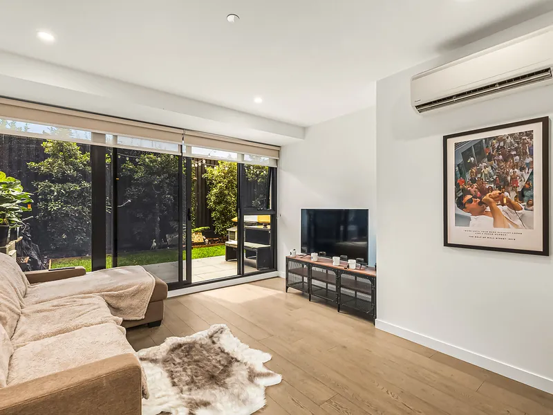 Light, bright, new stylish apartment