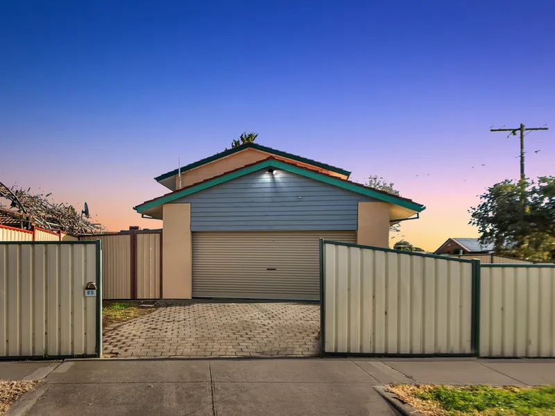 Extraordinary Unique and Spacious - fully Renovated!