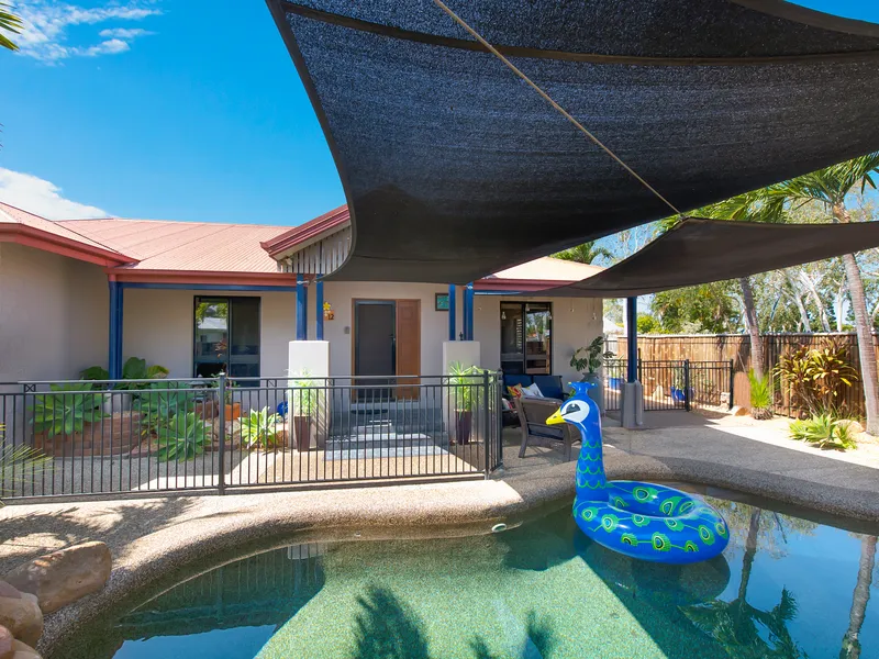 Solar, Pool, Low Maintenance, Multiple Living Spaces - AWESOME