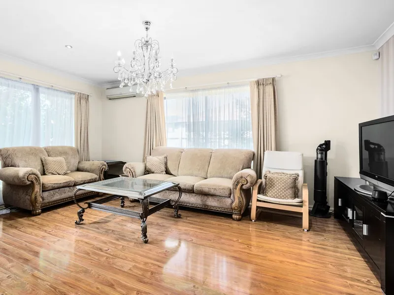 Semi Furnished, Short Walk to Monash University