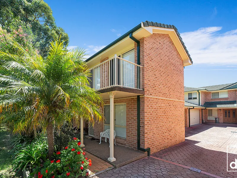 BOUTIQUE TOWNHOUSE IN A TREE-LINED STREET