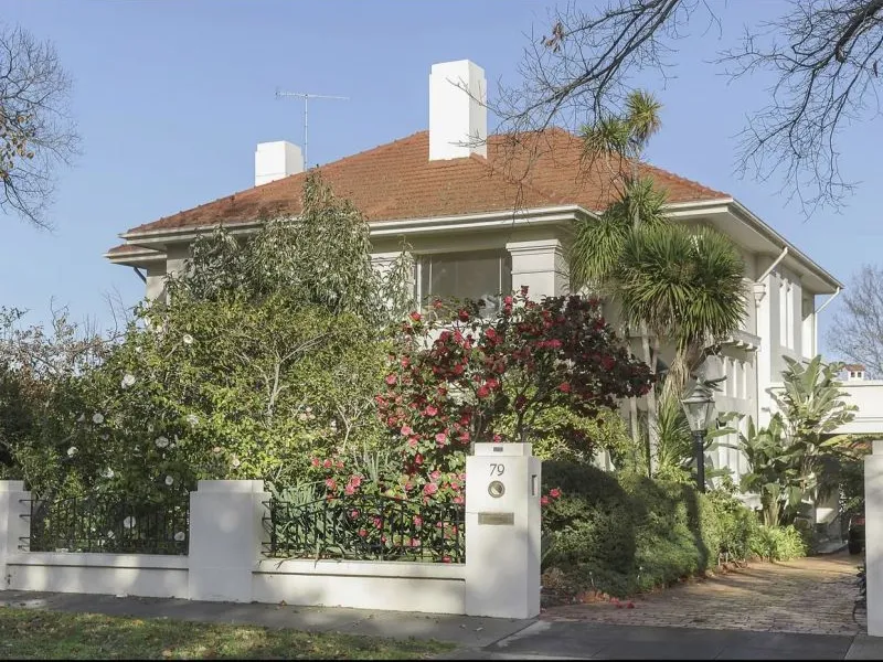 Stunning mansion with Pool in Clendon Road